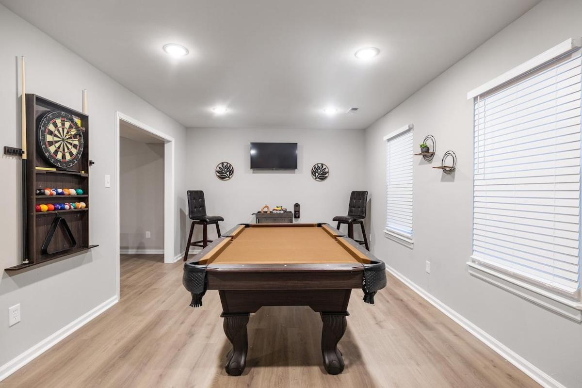 Pool Table Paradise! 3 Bedroom Getaway In Rva! Holiday home *